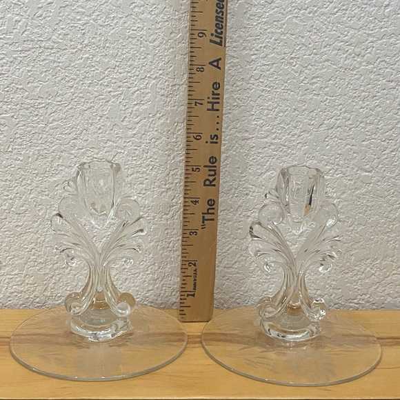 Pair of Vintage New Martinsville Janice Hughe’s Cornflower Cut Candle Holders - Picture 7 of 10